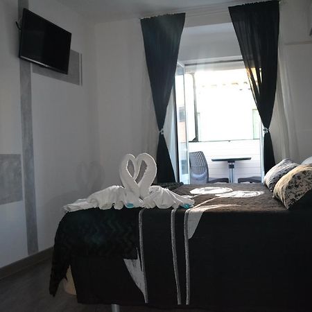 Hostal Meyra Madrid Exterior foto