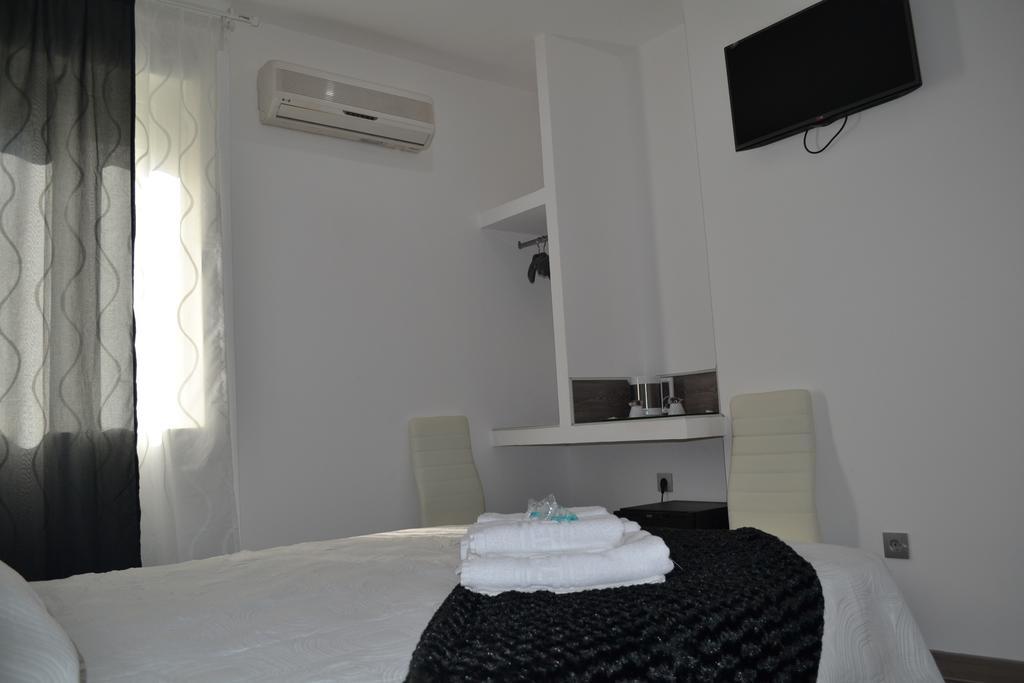 Hostal Meyra Madrid Exterior foto