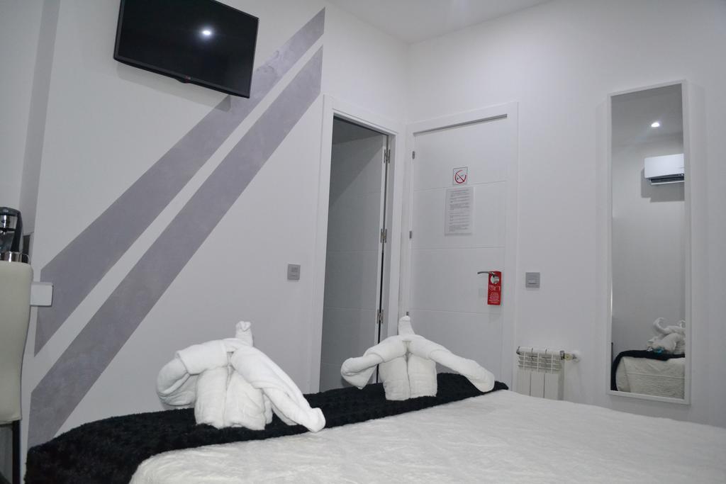 Hostal Meyra Madrid Exterior foto