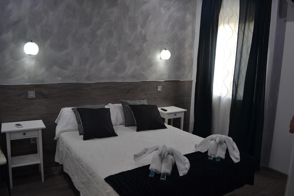 Hostal Meyra Madrid Exterior foto