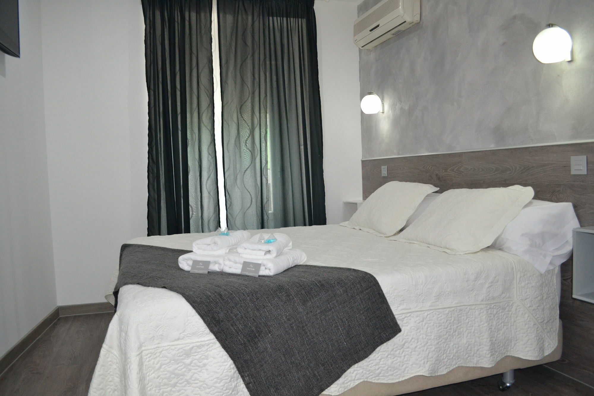 Hostal Meyra Madrid Exterior foto