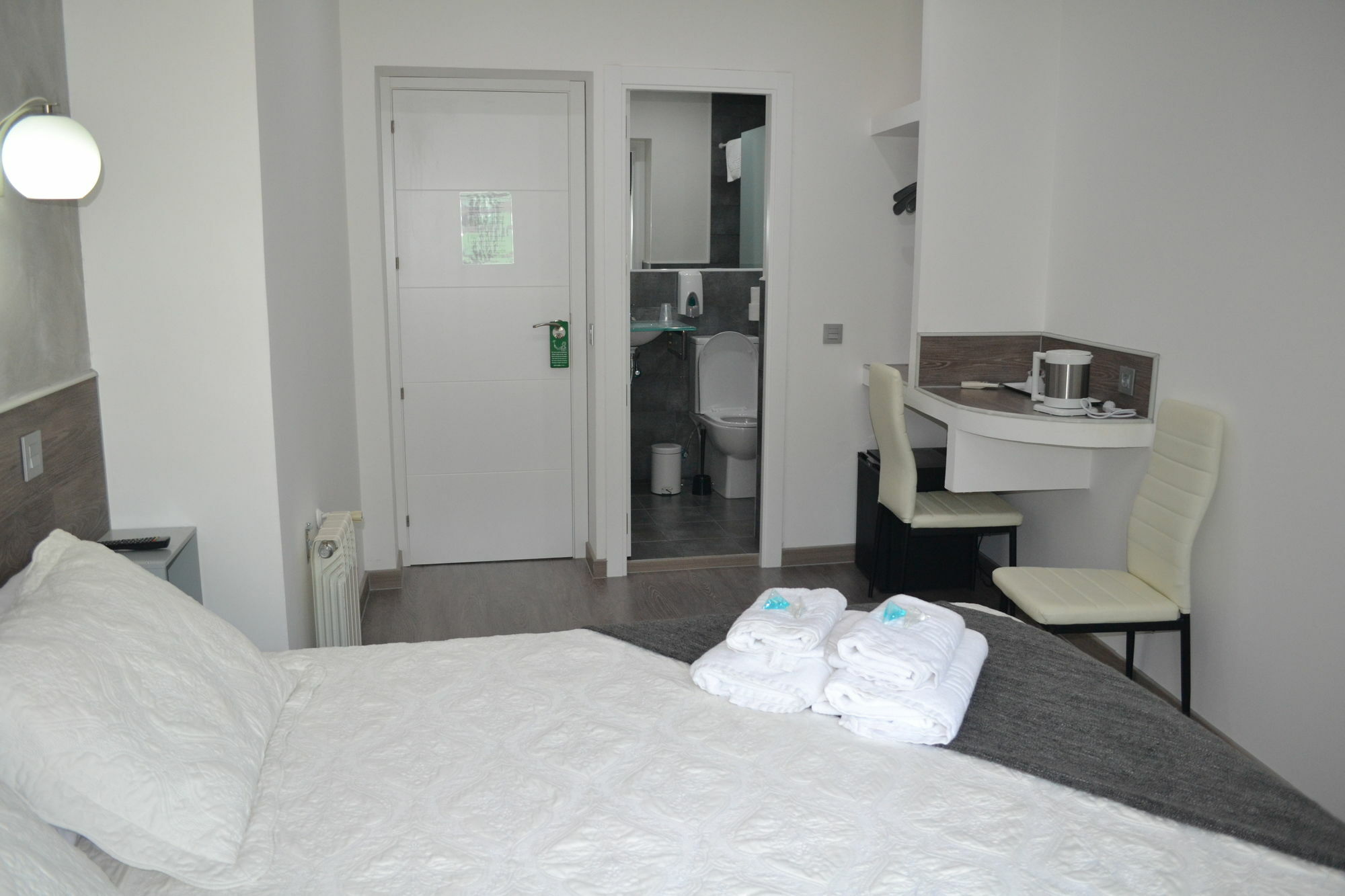 Hostal Meyra Madrid Exterior foto