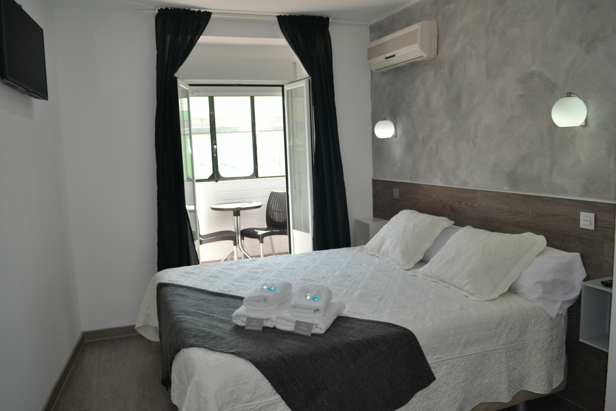 Hostal Meyra Madrid Exterior foto